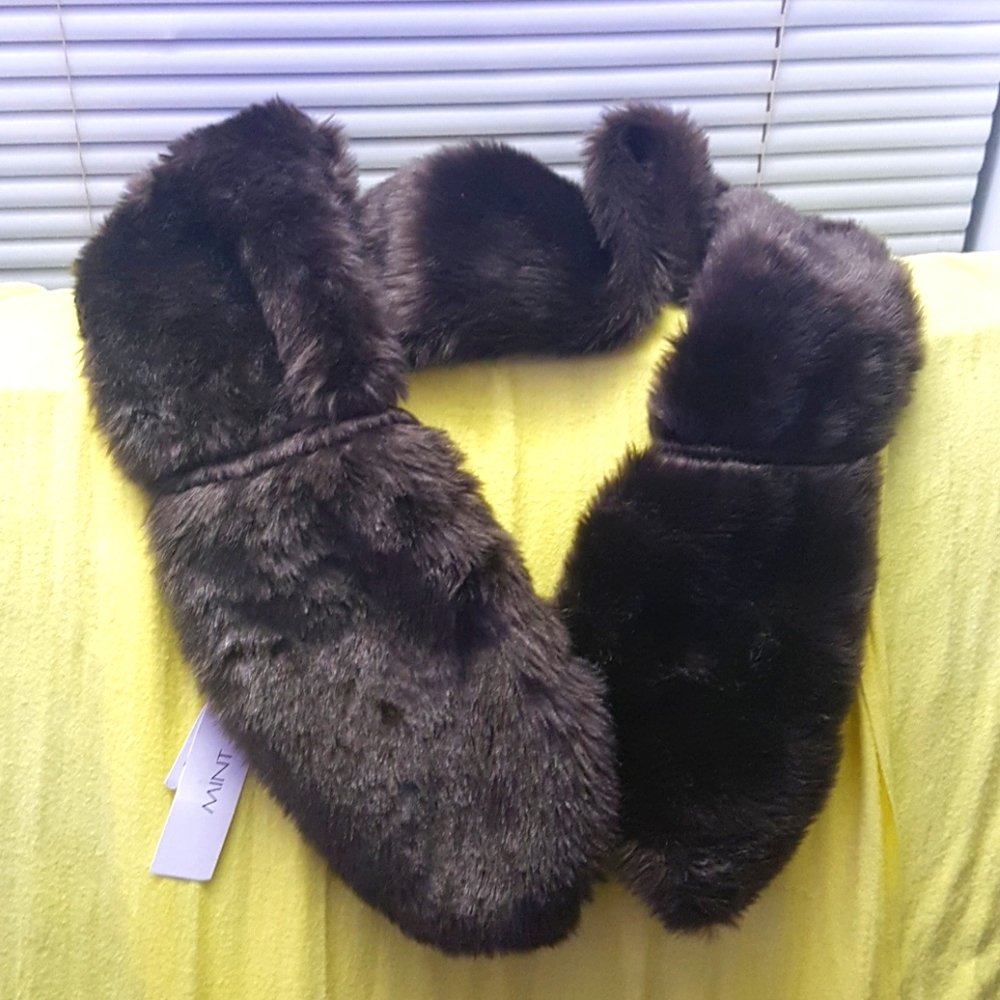 Mint fur scarf